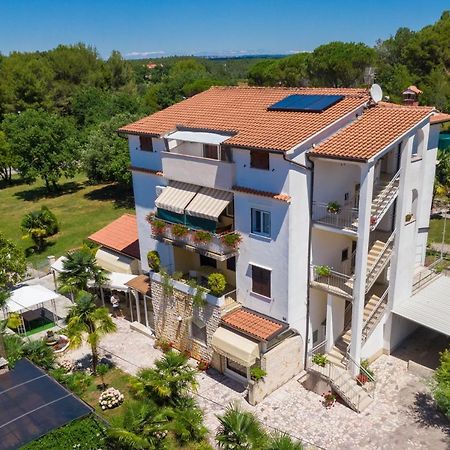 Apartments Lori Poreč Kültér fotó