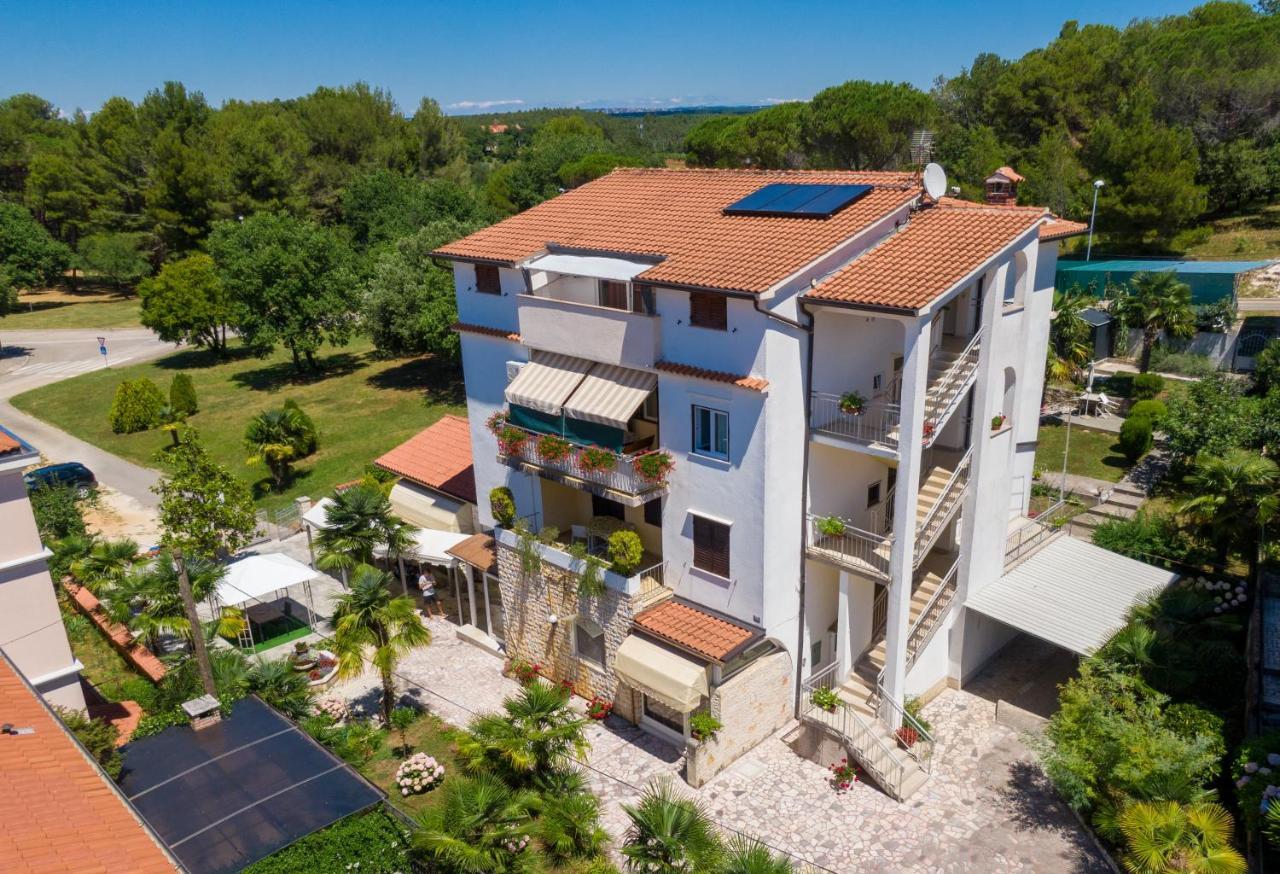 Apartments Lori Poreč Kültér fotó