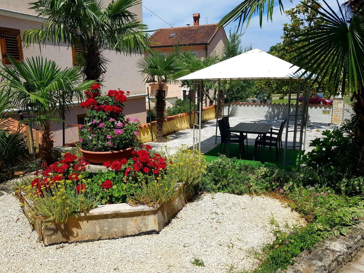 Apartments Lori Poreč Kültér fotó