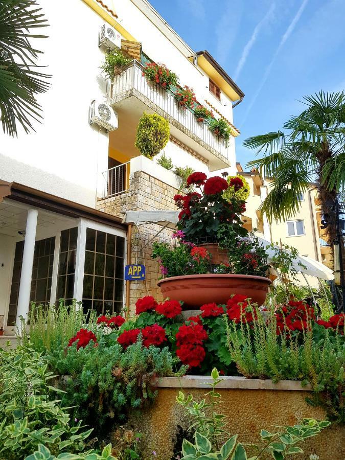 Apartments Lori Poreč Kültér fotó